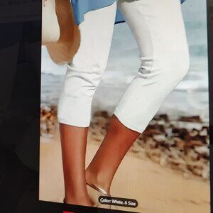 Morning Butterflies NWT White Capri 3XL